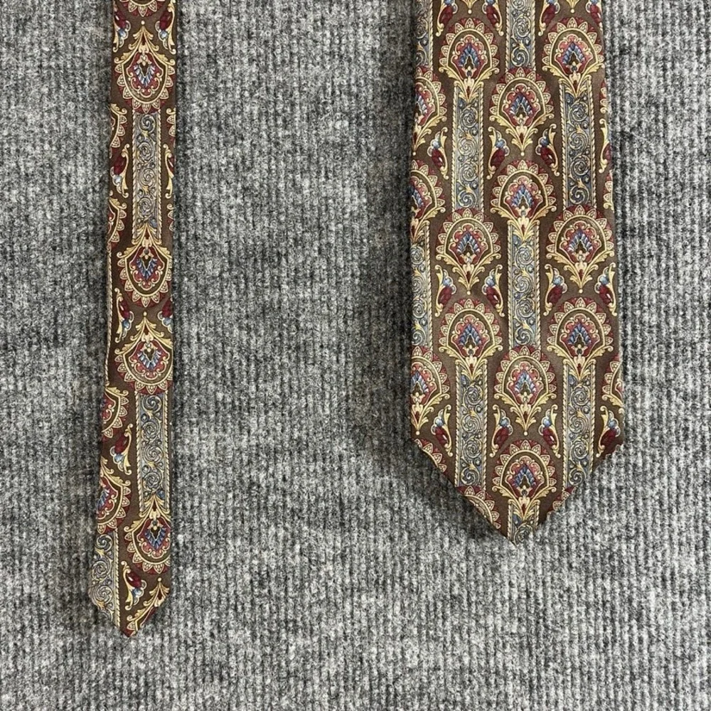 Bill Blass Mens Silk Tie Brown Paisley Scroll Medallion Made in USA Classic